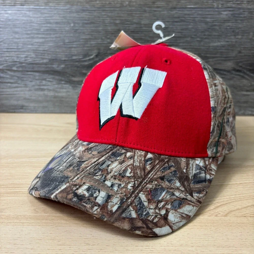 Wisconsin Badgers Hat Cap Strap‎ Back Red Camo NCAA Adjustable NWT *